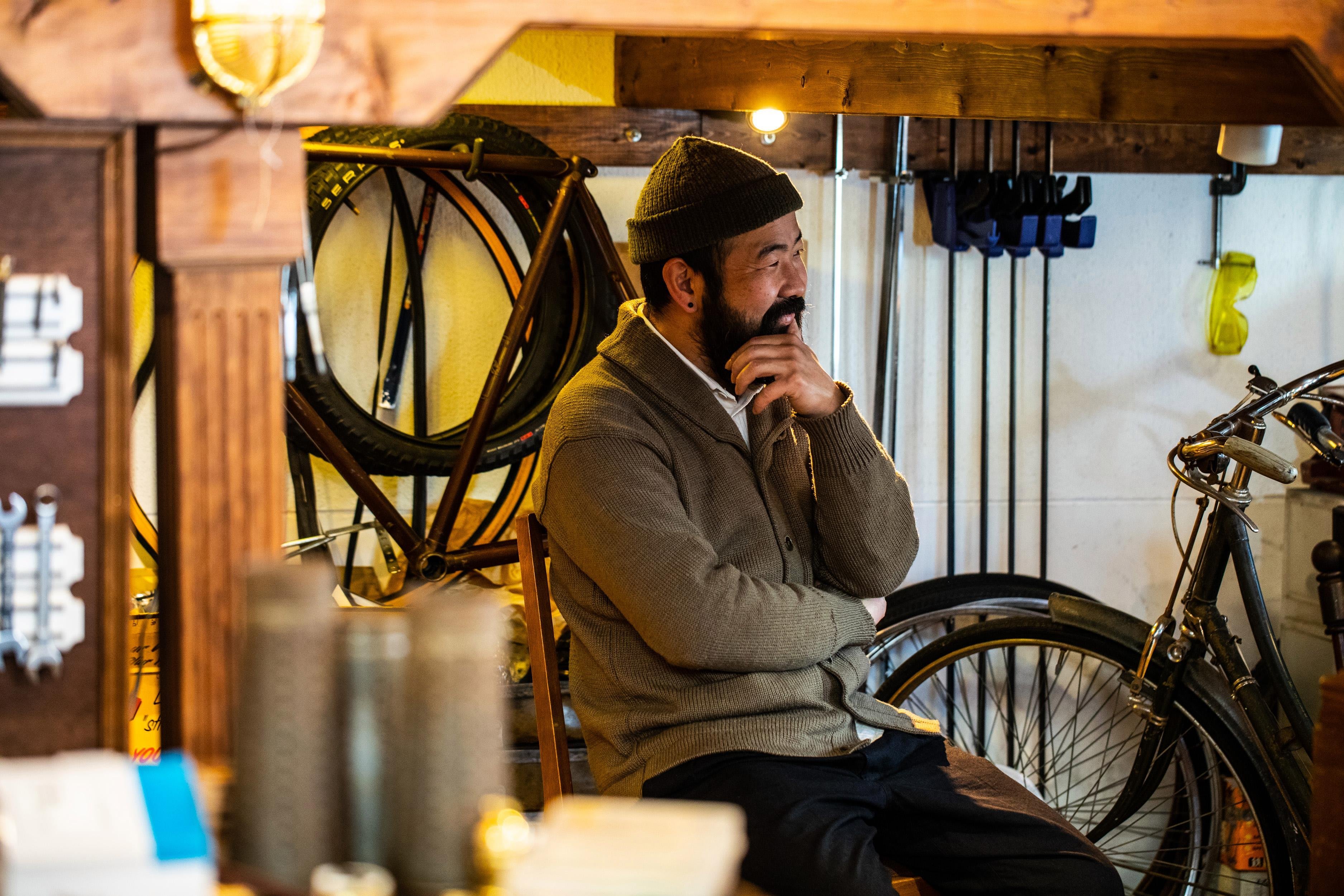 まるでオモチャのような見た目をしたSHIMANOの多段式変速シフトレバー