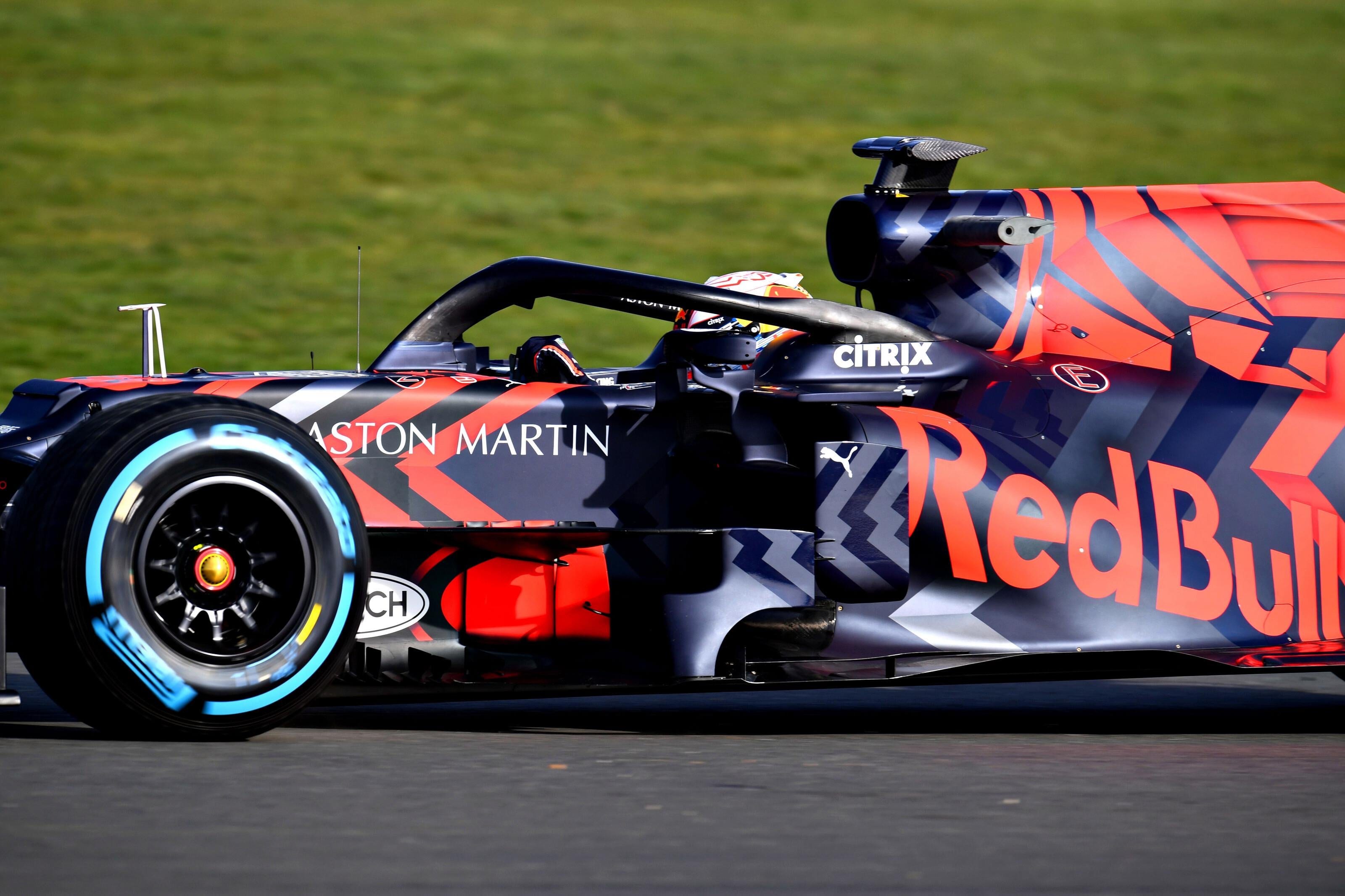Red Bull Racing 2019 F1 RB15 first laps on track