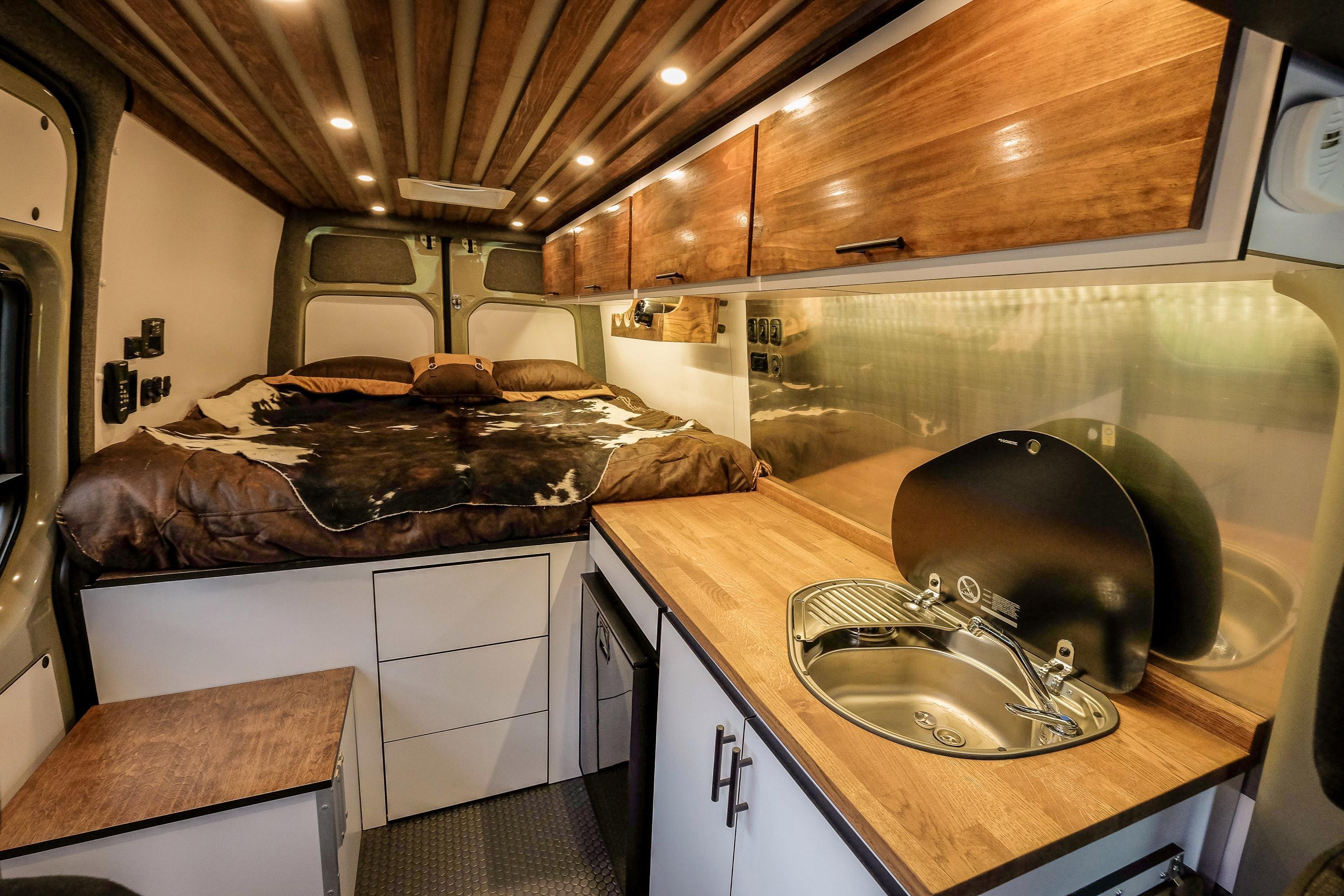 Проект трейлера. Mercedes Sprinter 2020 Camper 4x4 интерьер. Кемпер vanlife. Vanlife Camper. Van converted Camper.