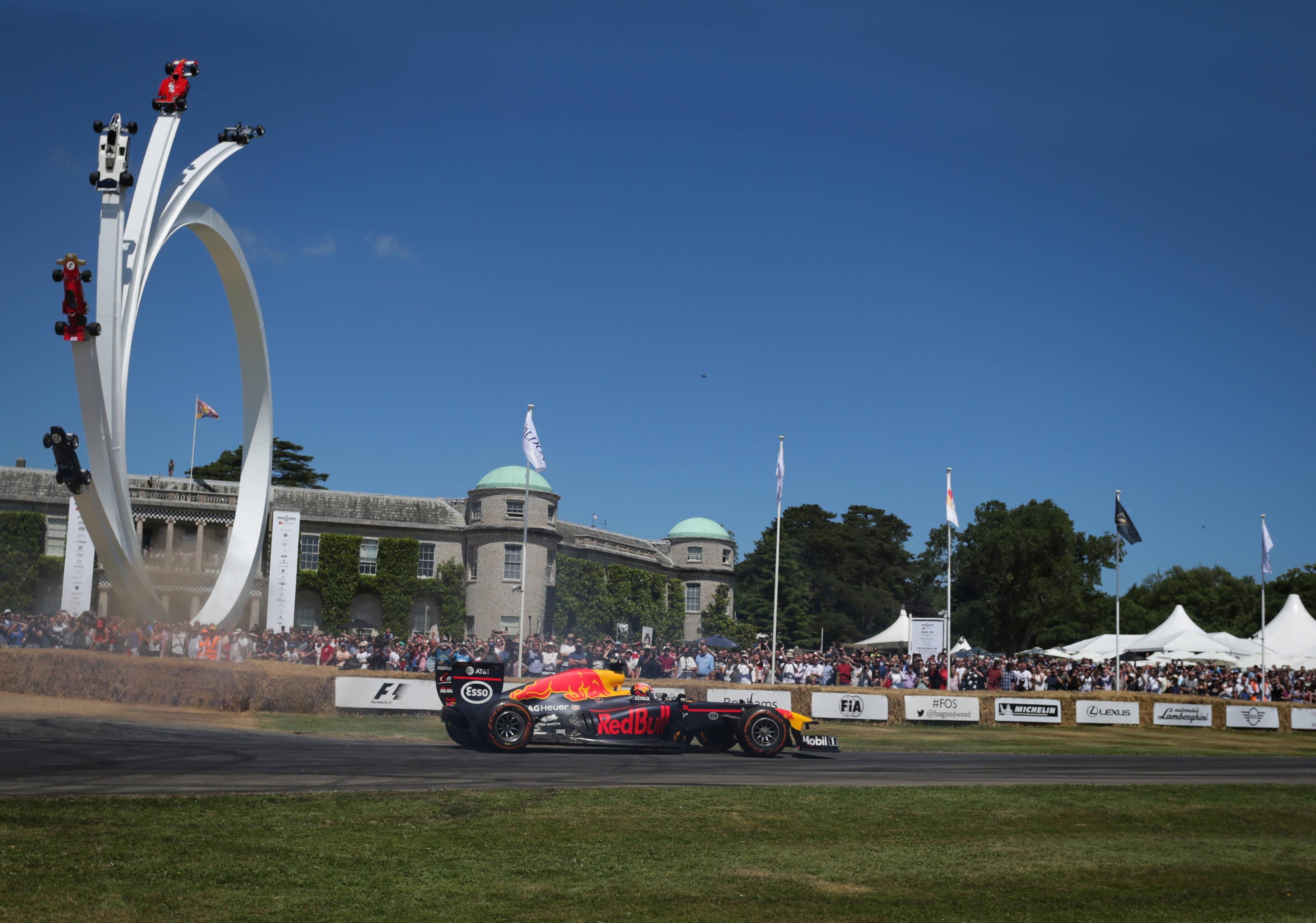 5分で学ぶスピード狂の祭典『Goodwood Festival of Speed』 | Red Bull TV