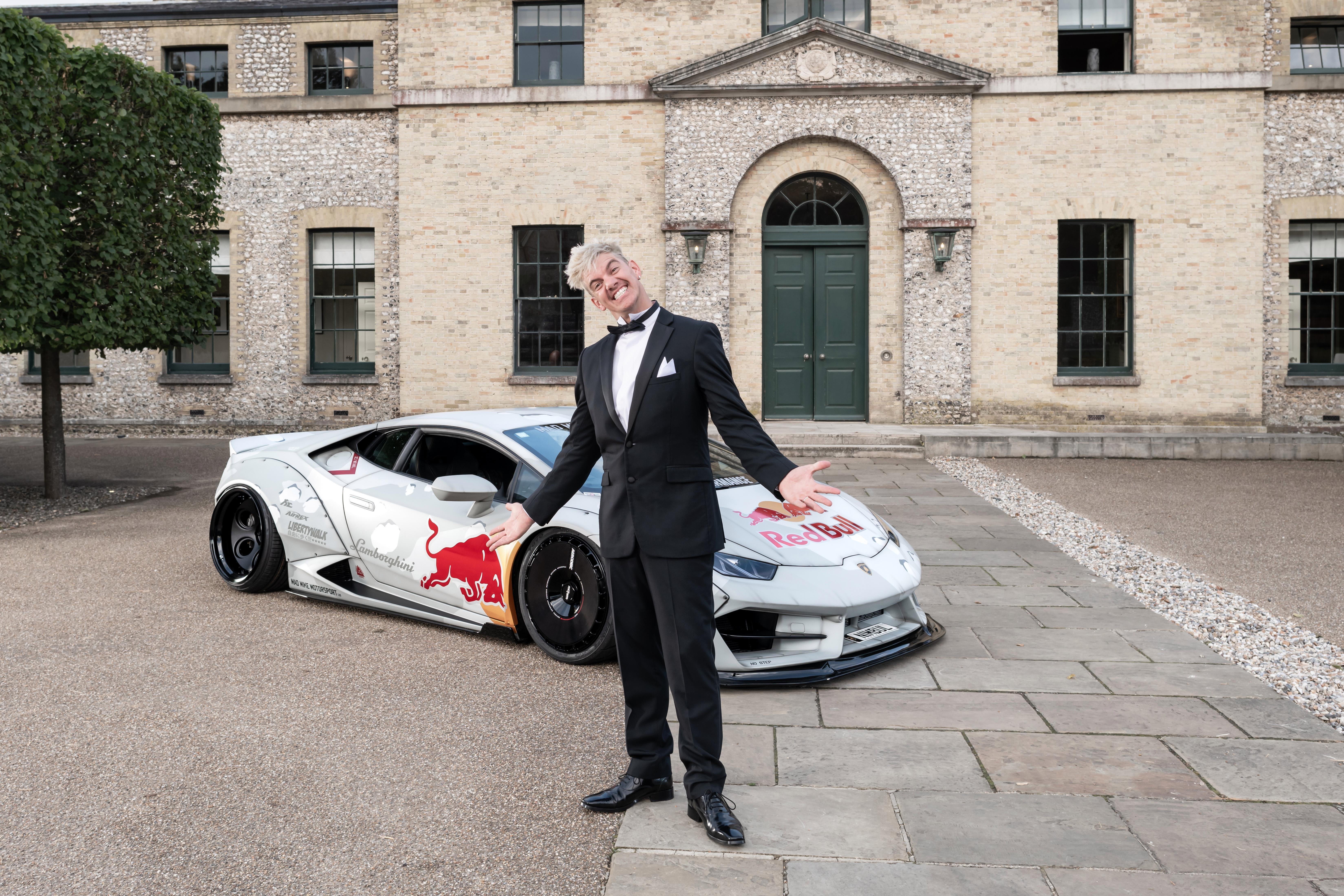 マッド・マイクのドリフト・ランボルギーニ vs. KAMAZトラック！| 動画