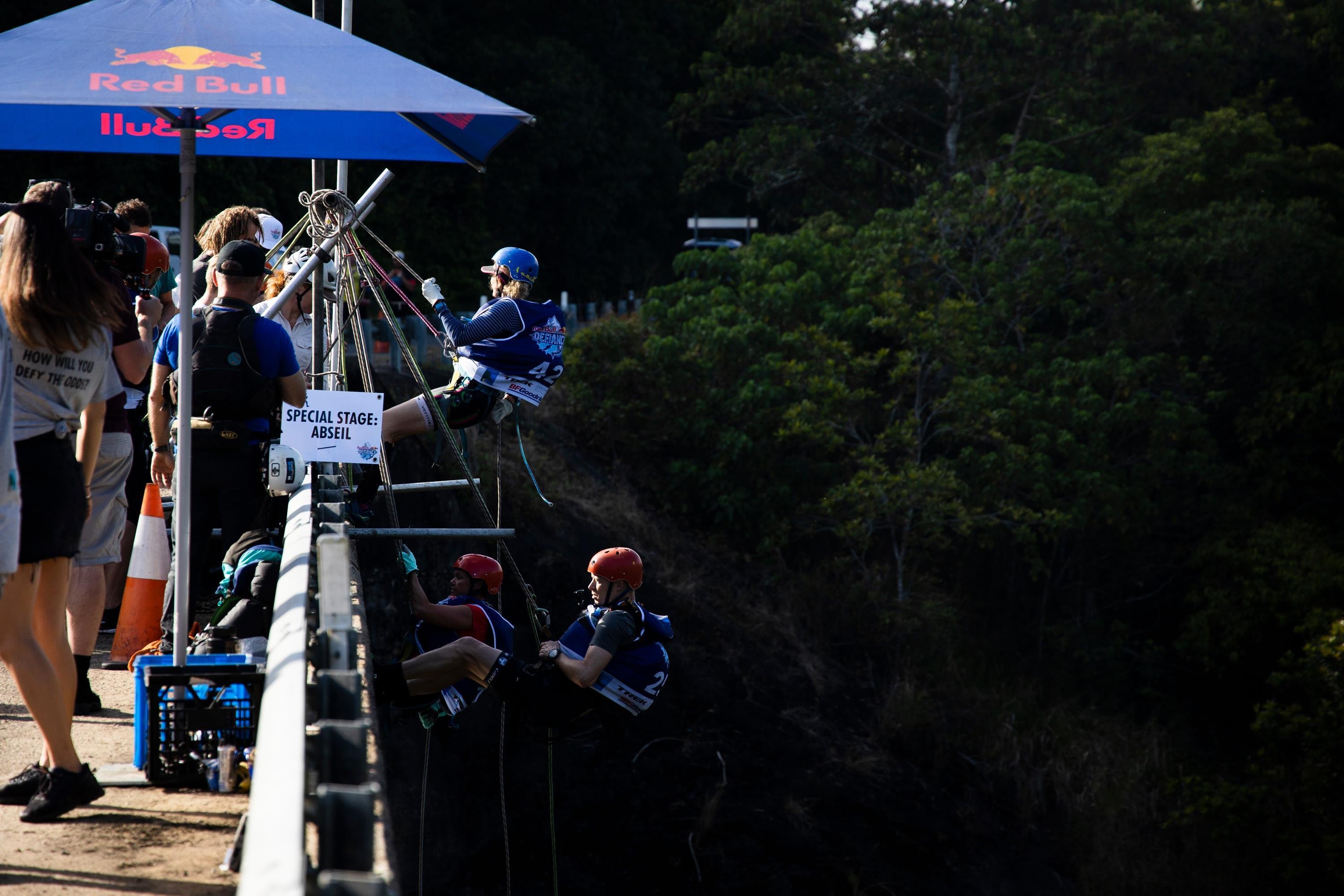 Red Bull Defiance 破壊と再生のアドベンチャーレース を写真で振り返る レッドブル