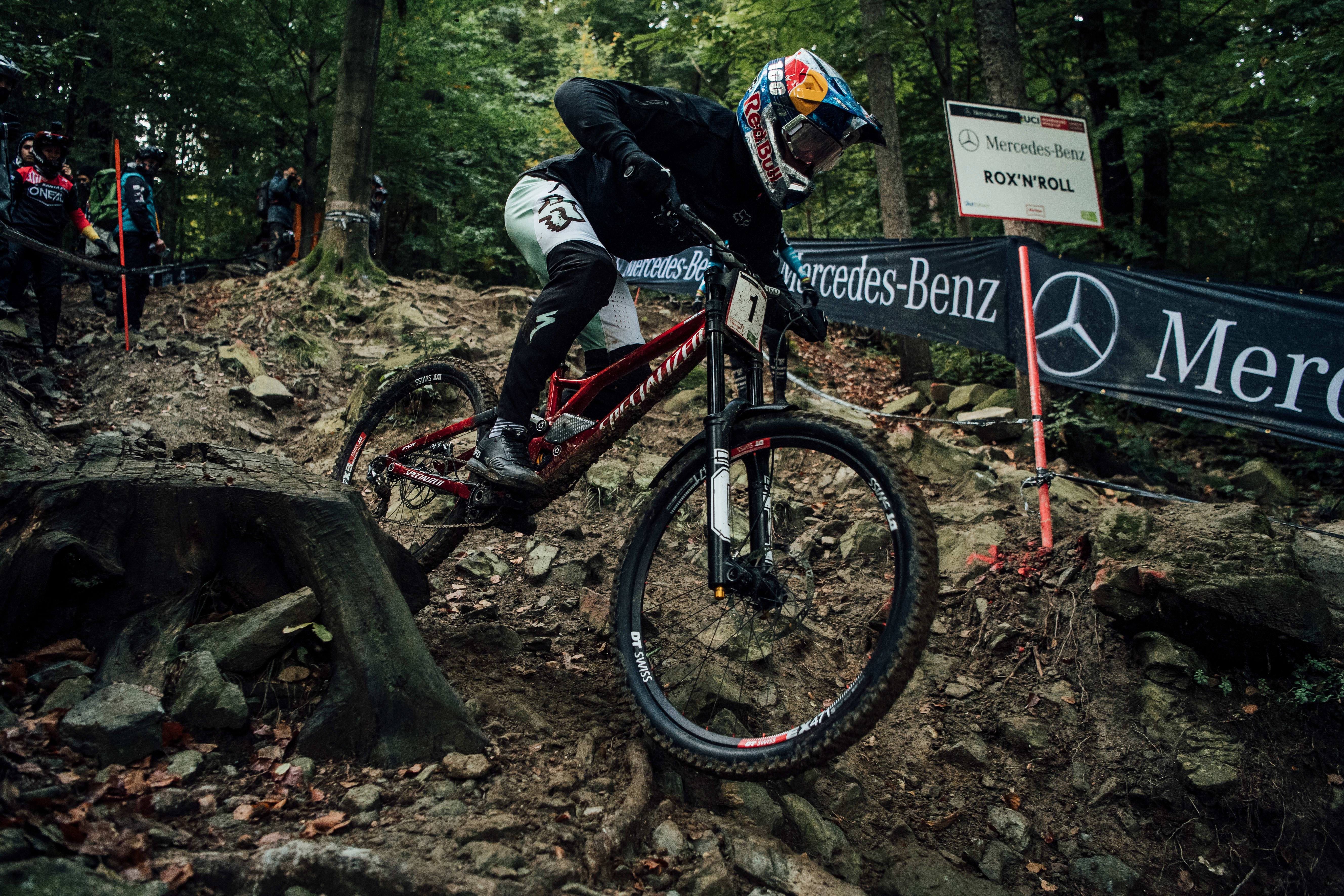 Downhill best sale mtb race