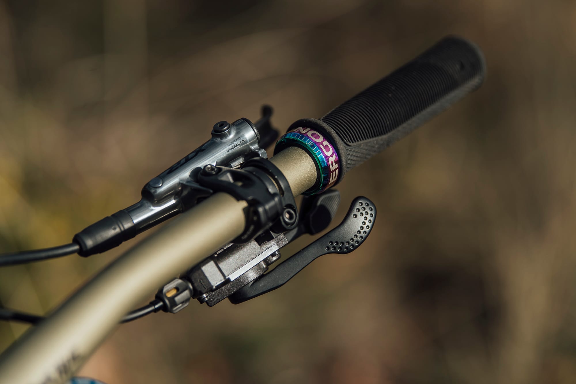 タニー・シーグレイブの最新DHバイクCanyon Senderを徹底解剖！| MTB