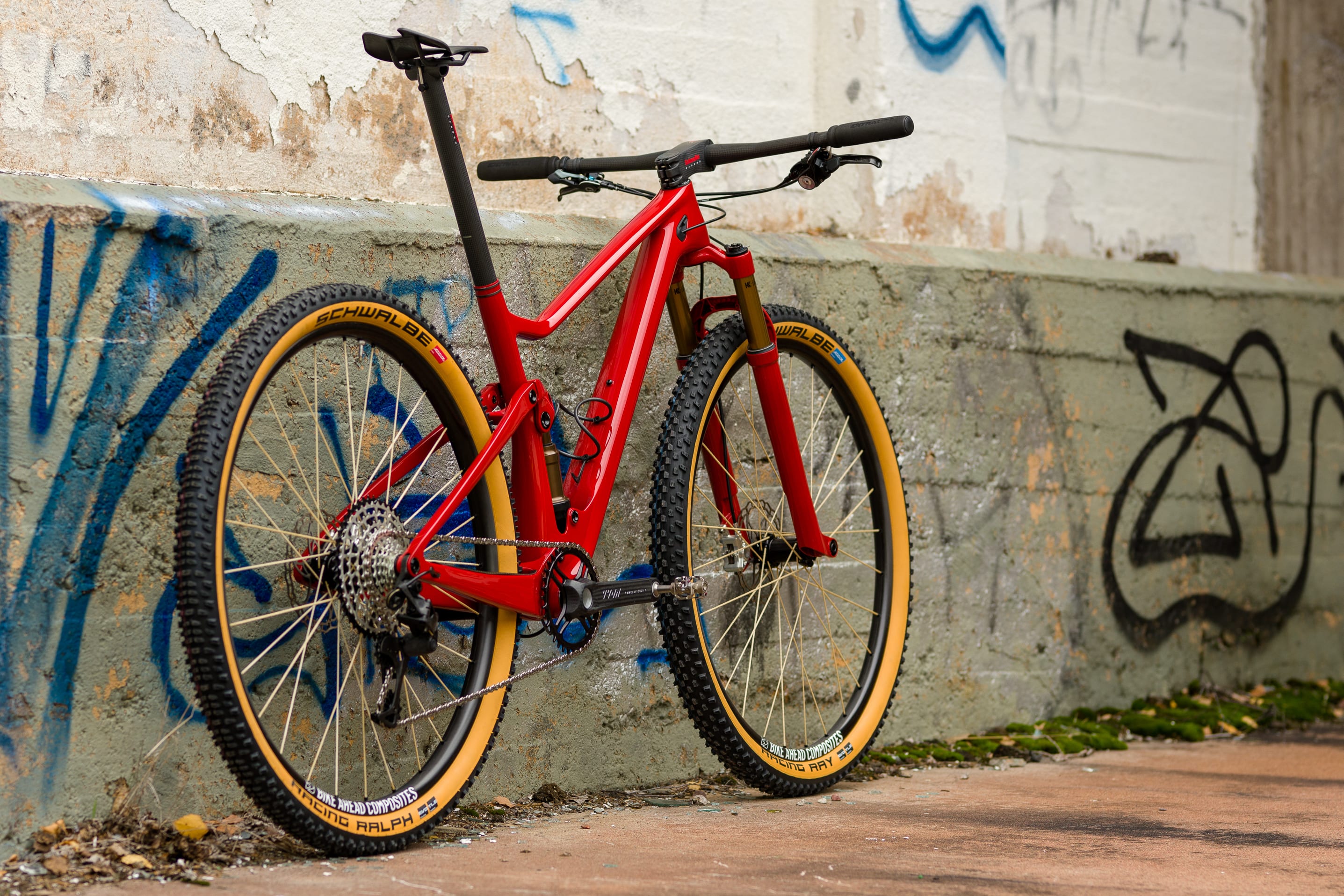 A bicicleta de DH aro 29 mais leve do mundo feita por Gustav Gullholm