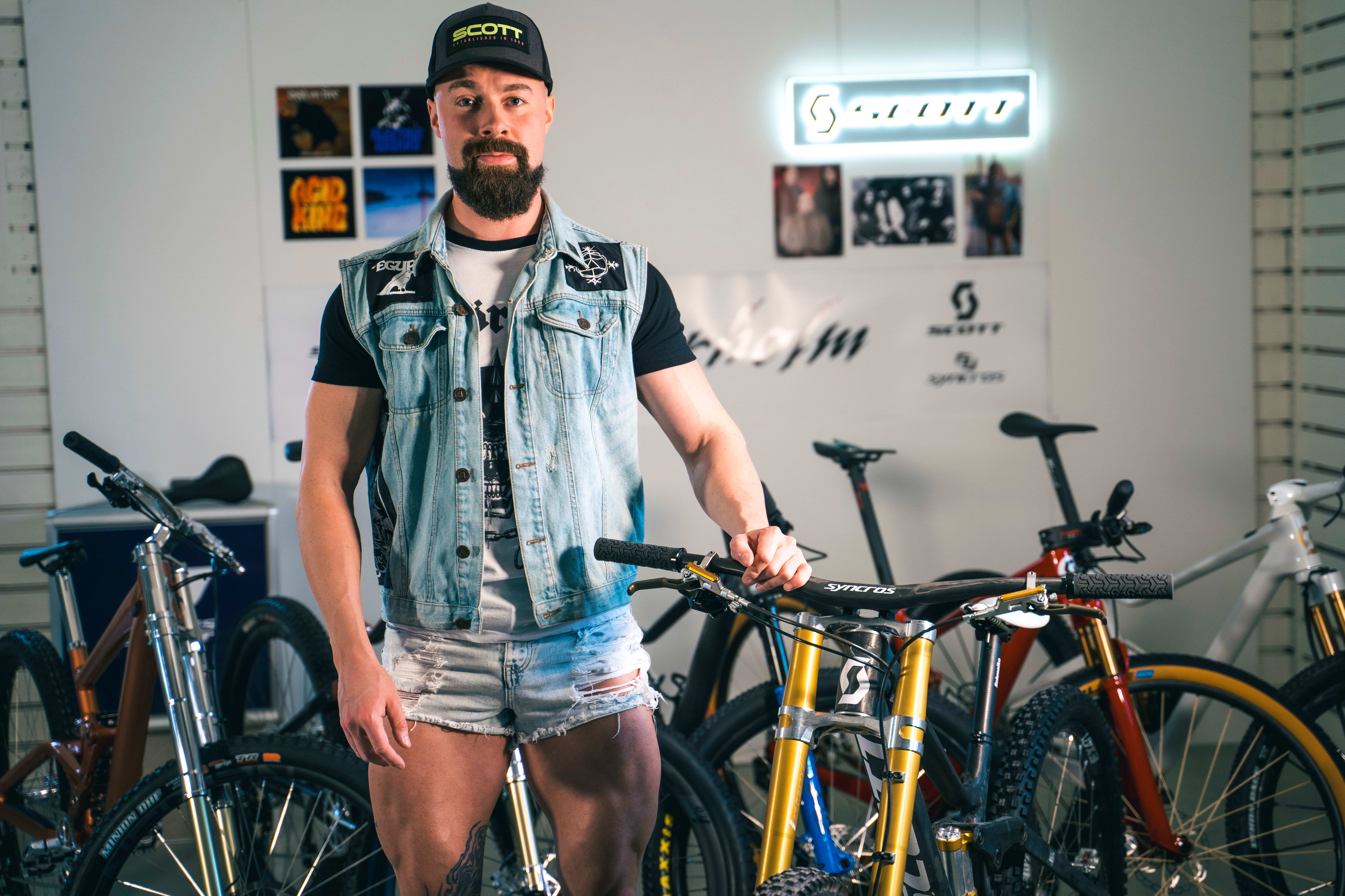 Building The World's Lightest 29er DH Bike With Dangerholm