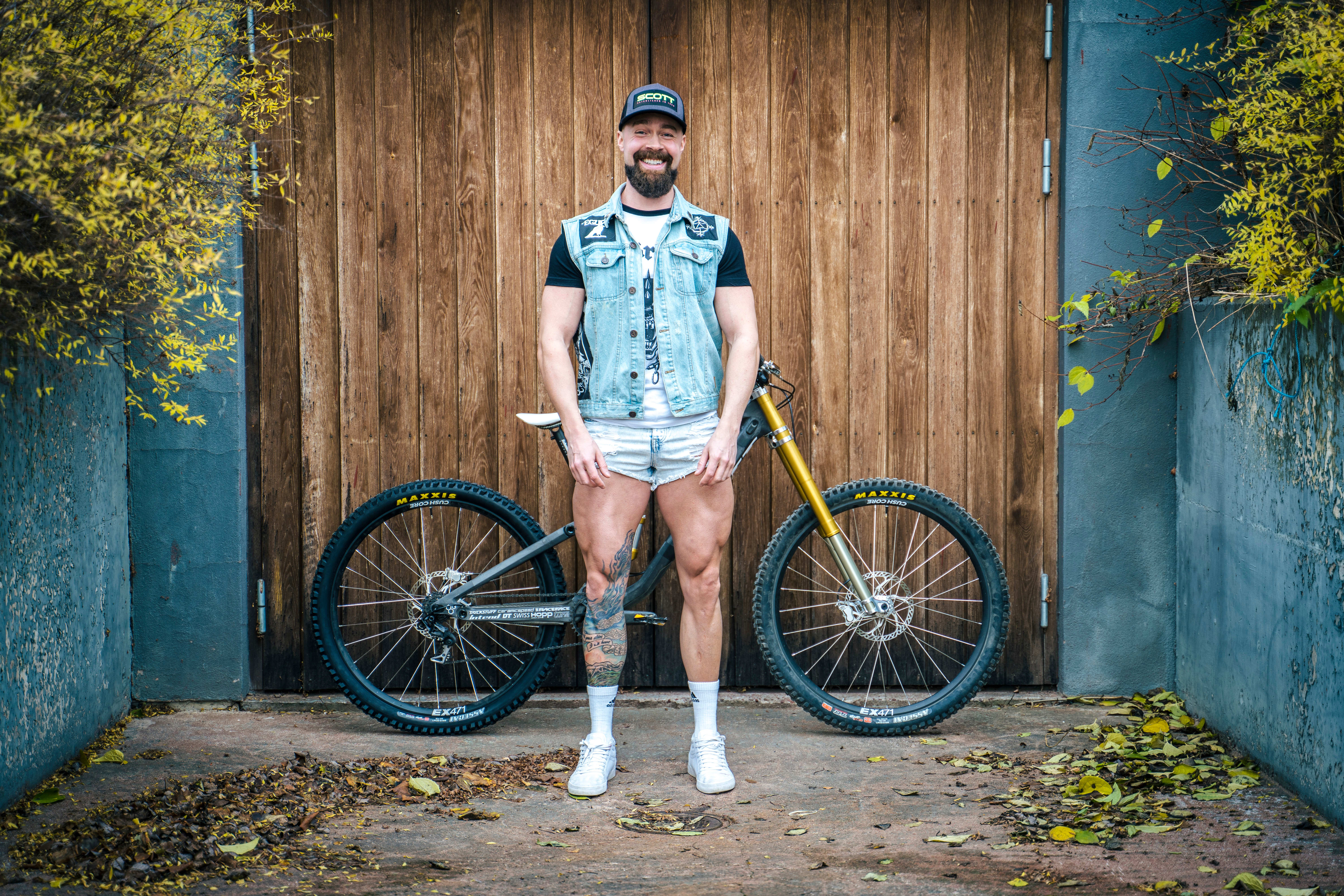 A bicicleta de DH aro 29 mais leve do mundo feita por Gustav Gullholm