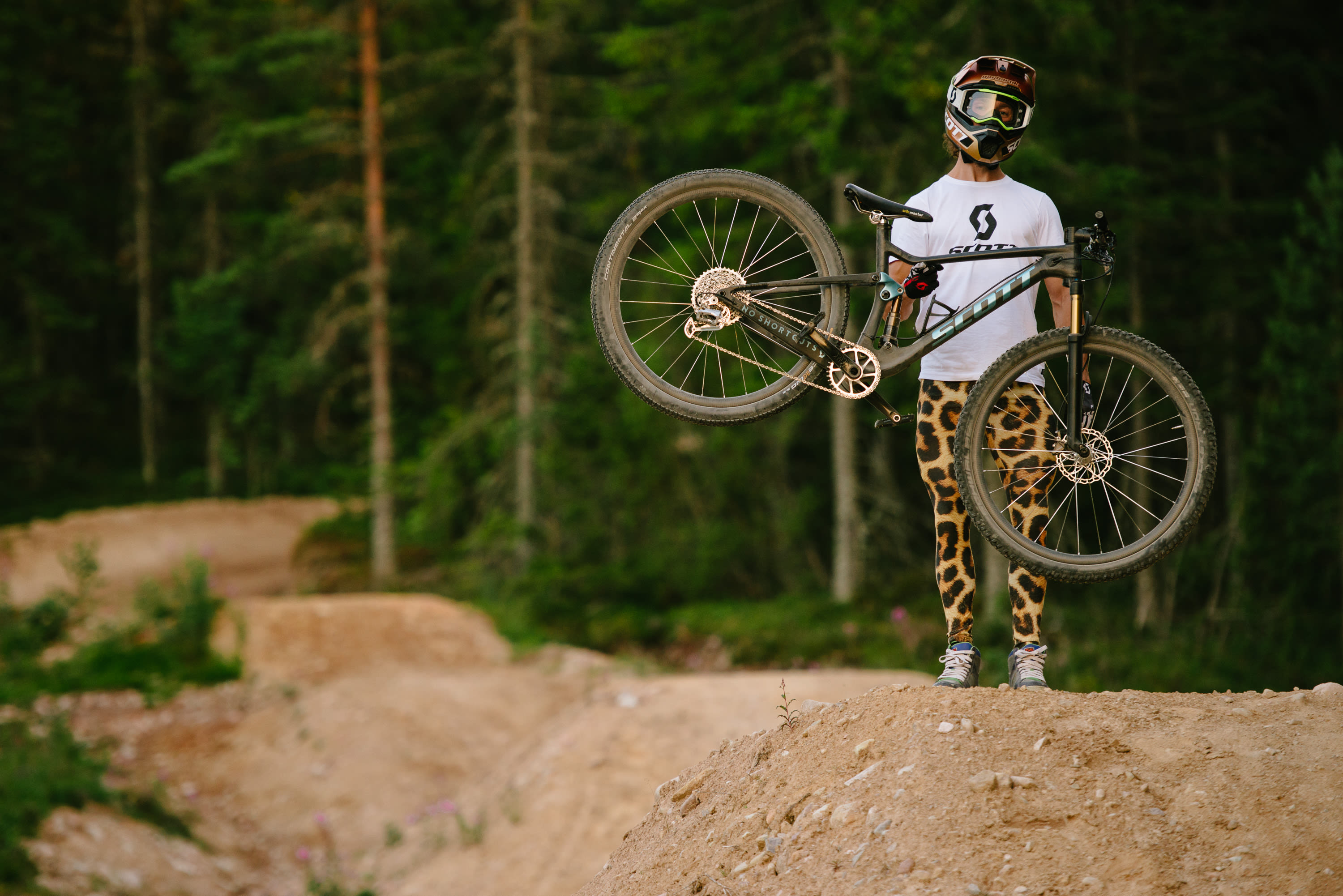 A bicicleta de DH aro 29 mais leve do mundo feita por Gustav Gullholm