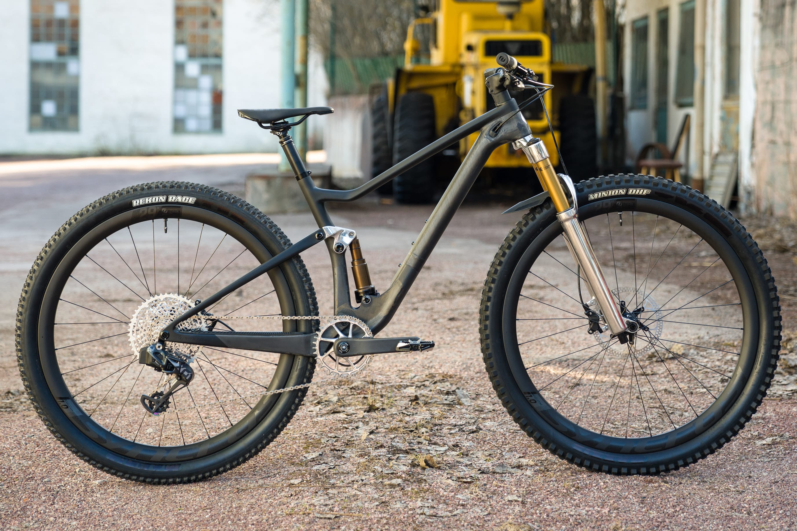 A bicicleta de DH aro 29 mais leve do mundo feita por Gustav Gullholm