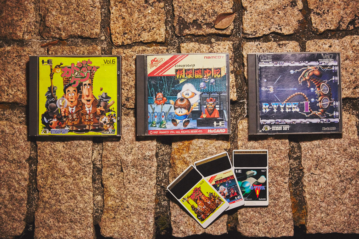 レトロゲーム】懐ゲー・現代美術館 レッドブル ファミコン PCエンジン