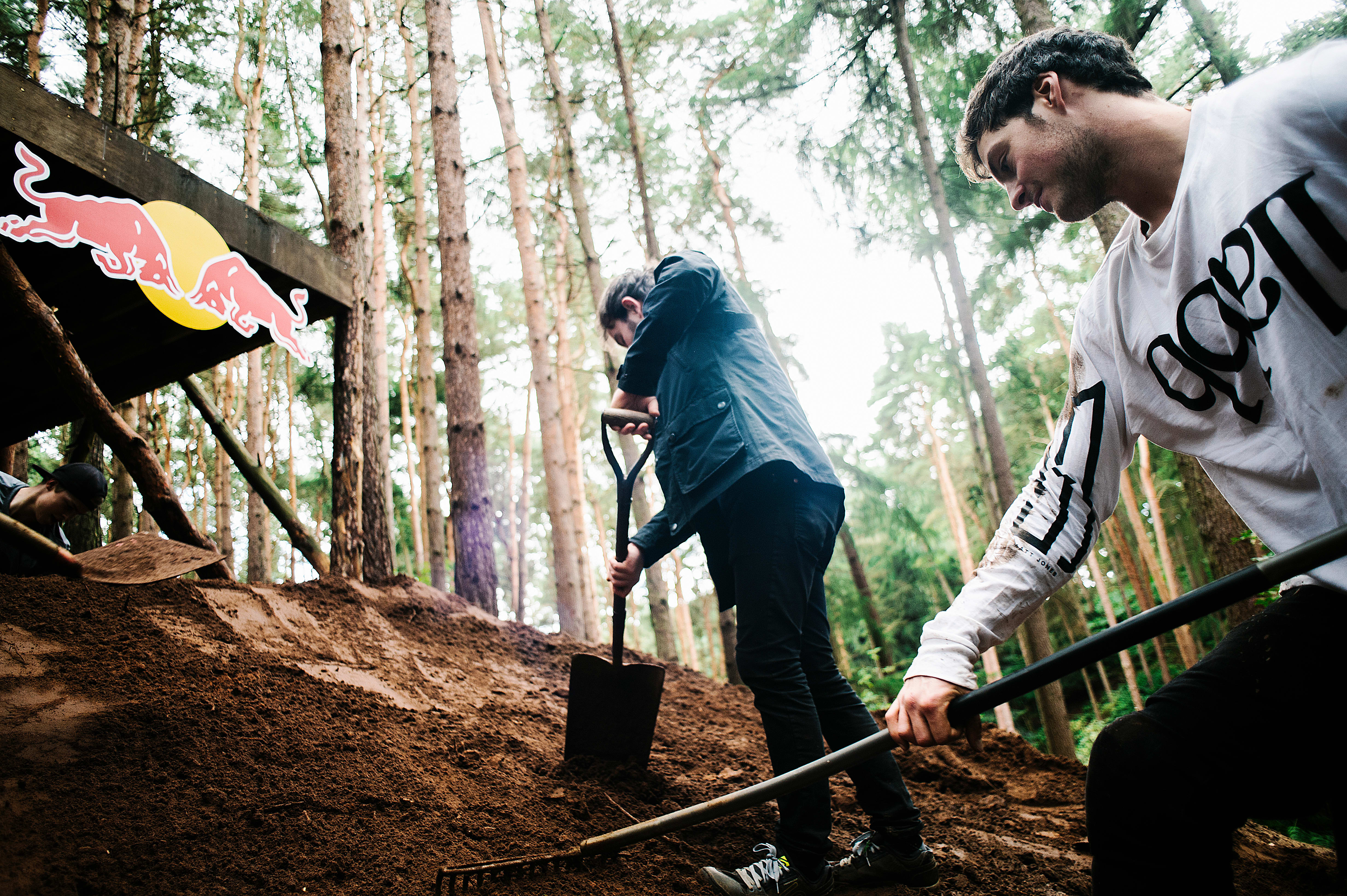 Building store dirt jumps