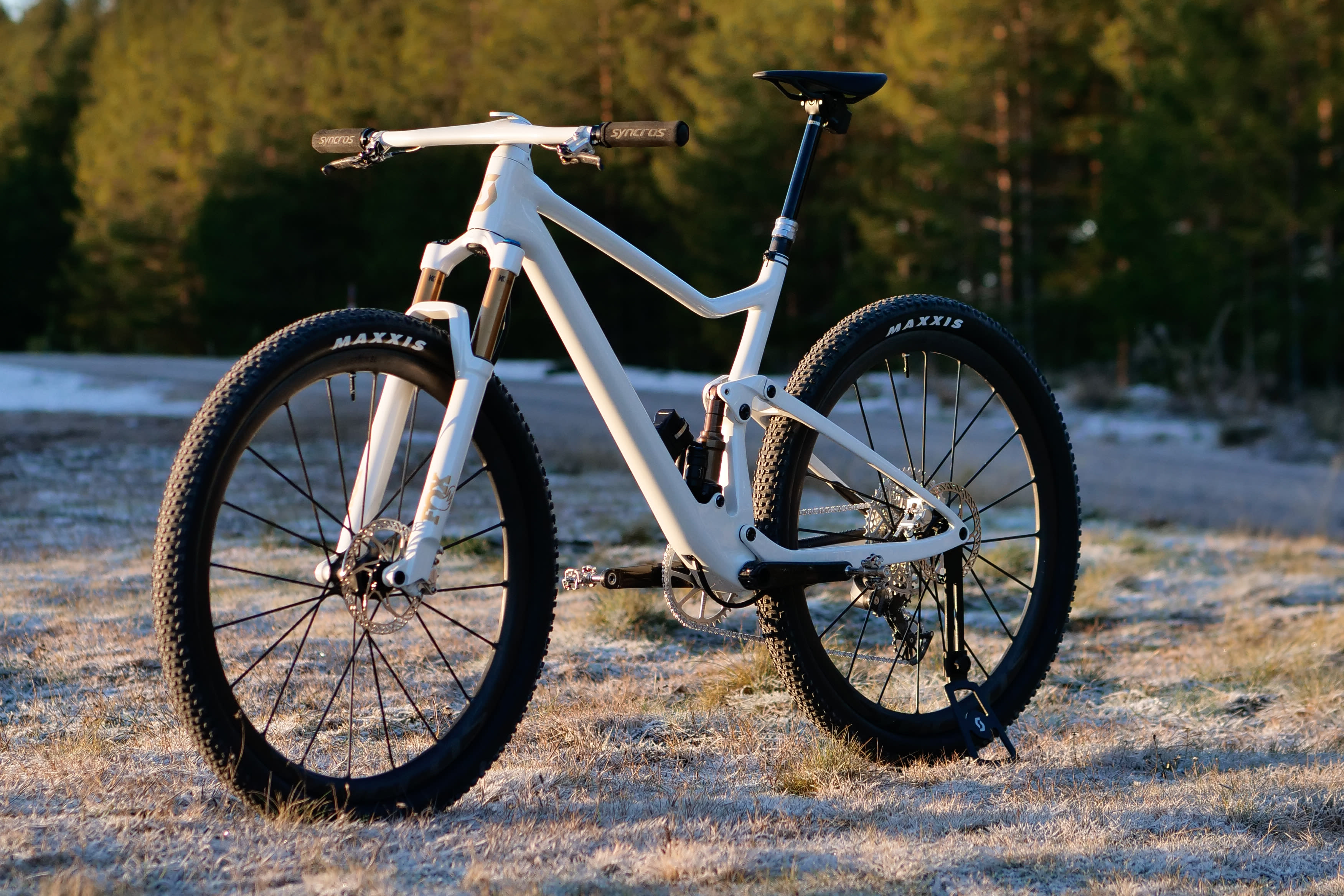 A bicicleta de DH aro 29 mais leve do mundo feita por Gustav Gullholm