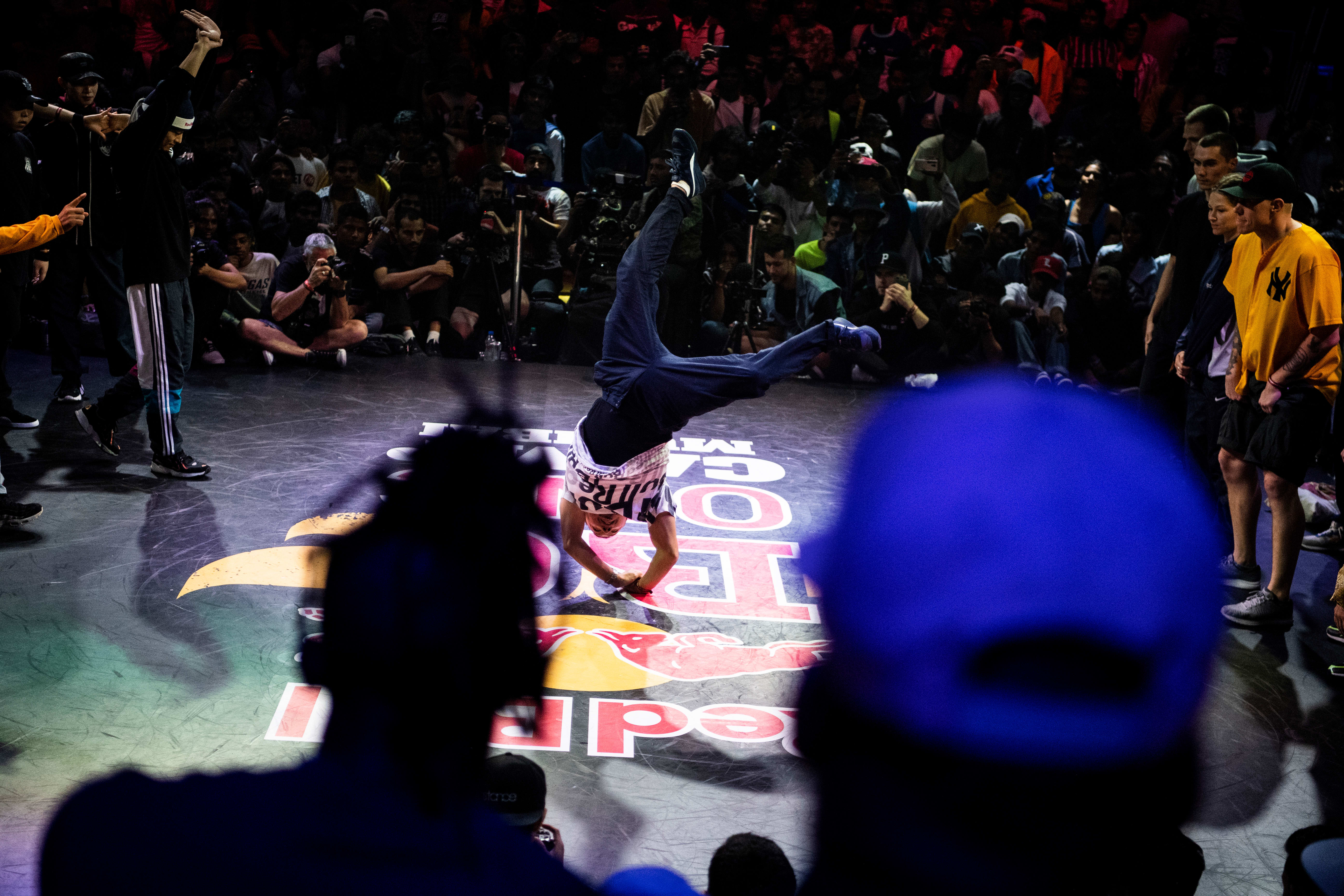 ターン・イット・ルーズ featuring TAISUKE～世界最高峰 ブレイ… B-Boy Taisuke's BEST moments | 10 YEARS of Red Bull BC One