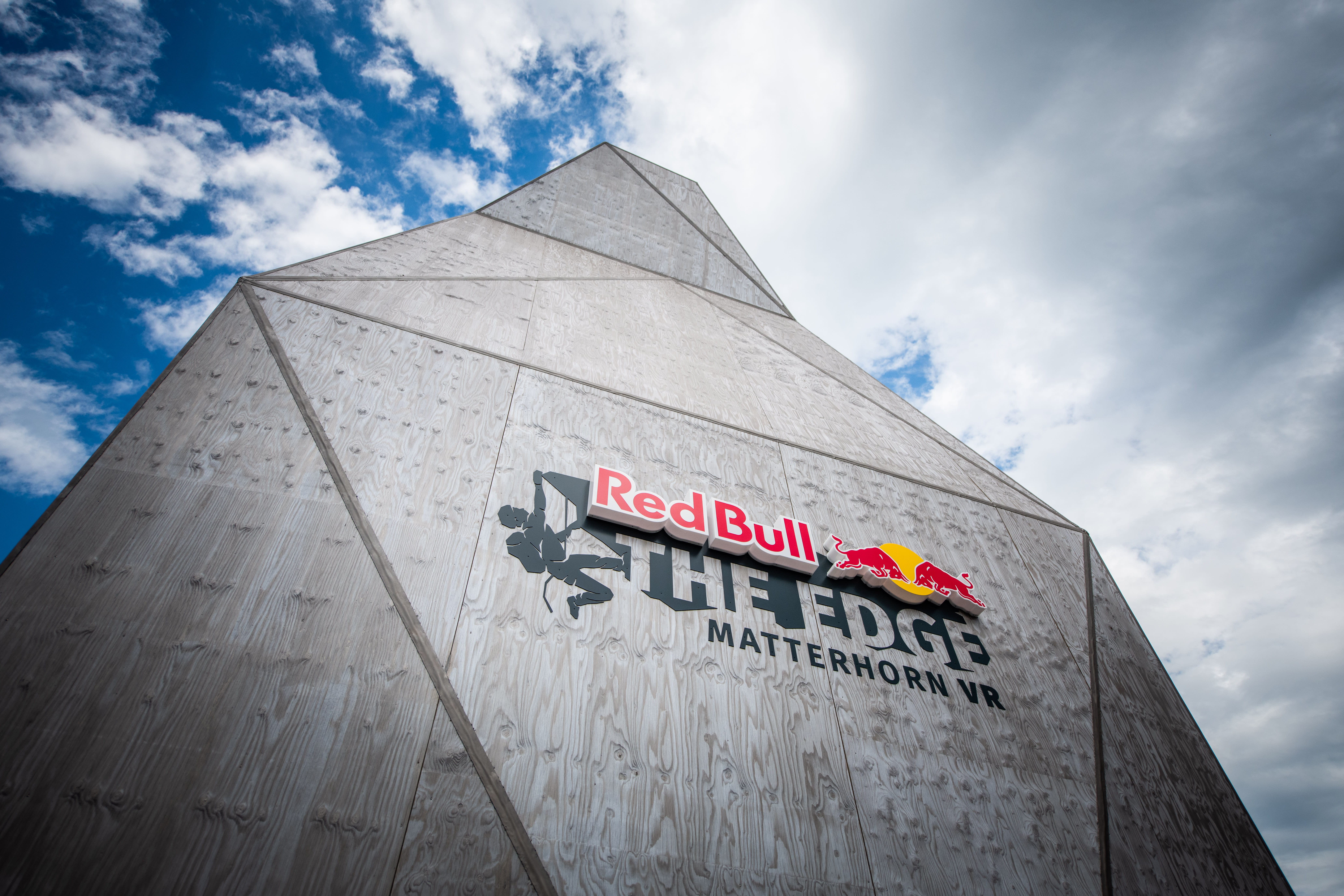 Red Bull The Edge】VRクライミングでマッターホルン登頂が体験