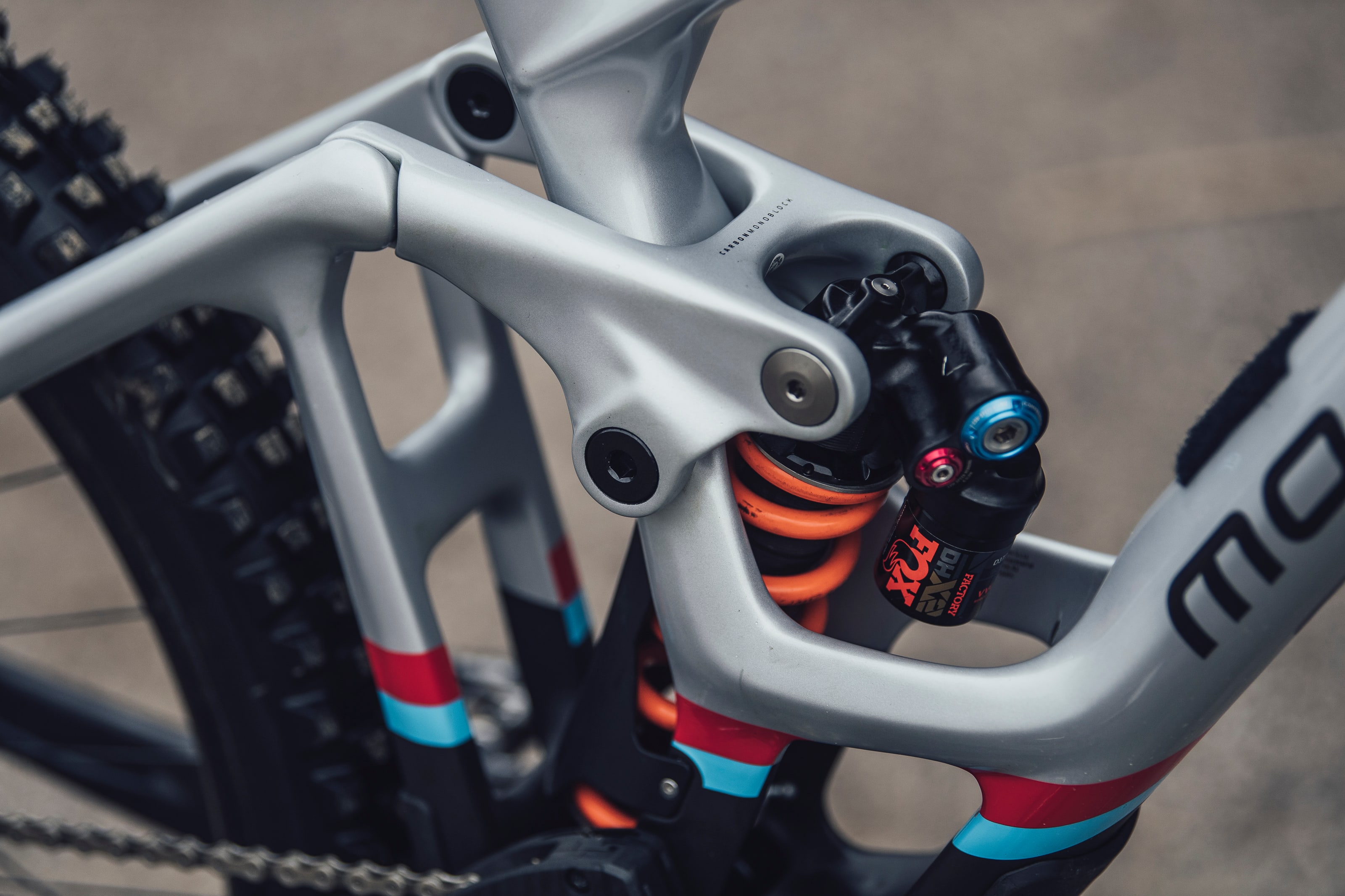 Moonshine Rum Runner Carbon 35x10 ダウンヒル Moonshine Rum Runner Carbon 35x10 ダウンヒル - メルカリ