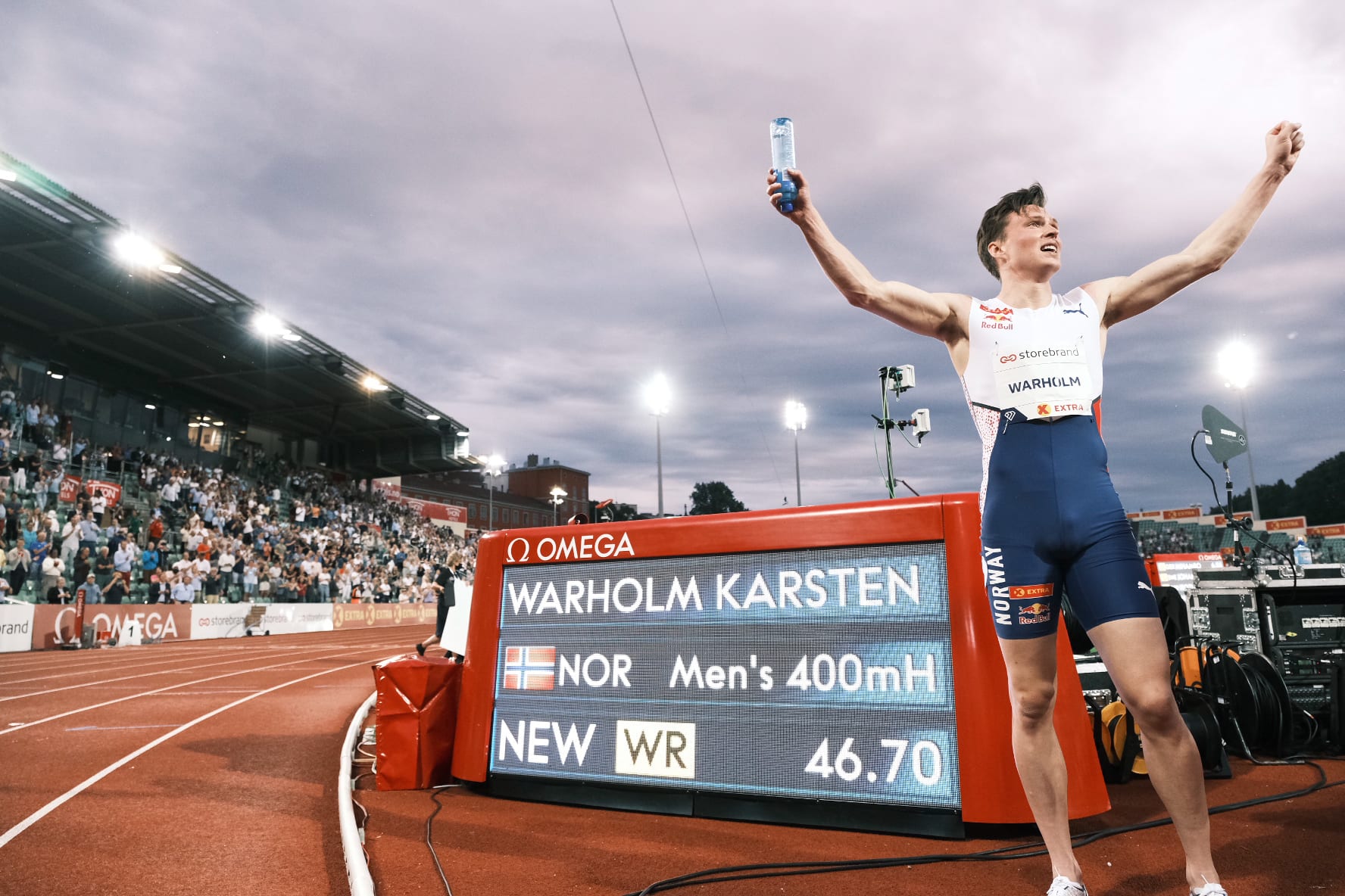 Норвегия легкая атлетика. Рекорд мира на 110 метров с барьерами. Мировой рекорд бег 30 метров. Карстен Вархольм норвежский легкоатлет. Мировой рекорд бернаута.