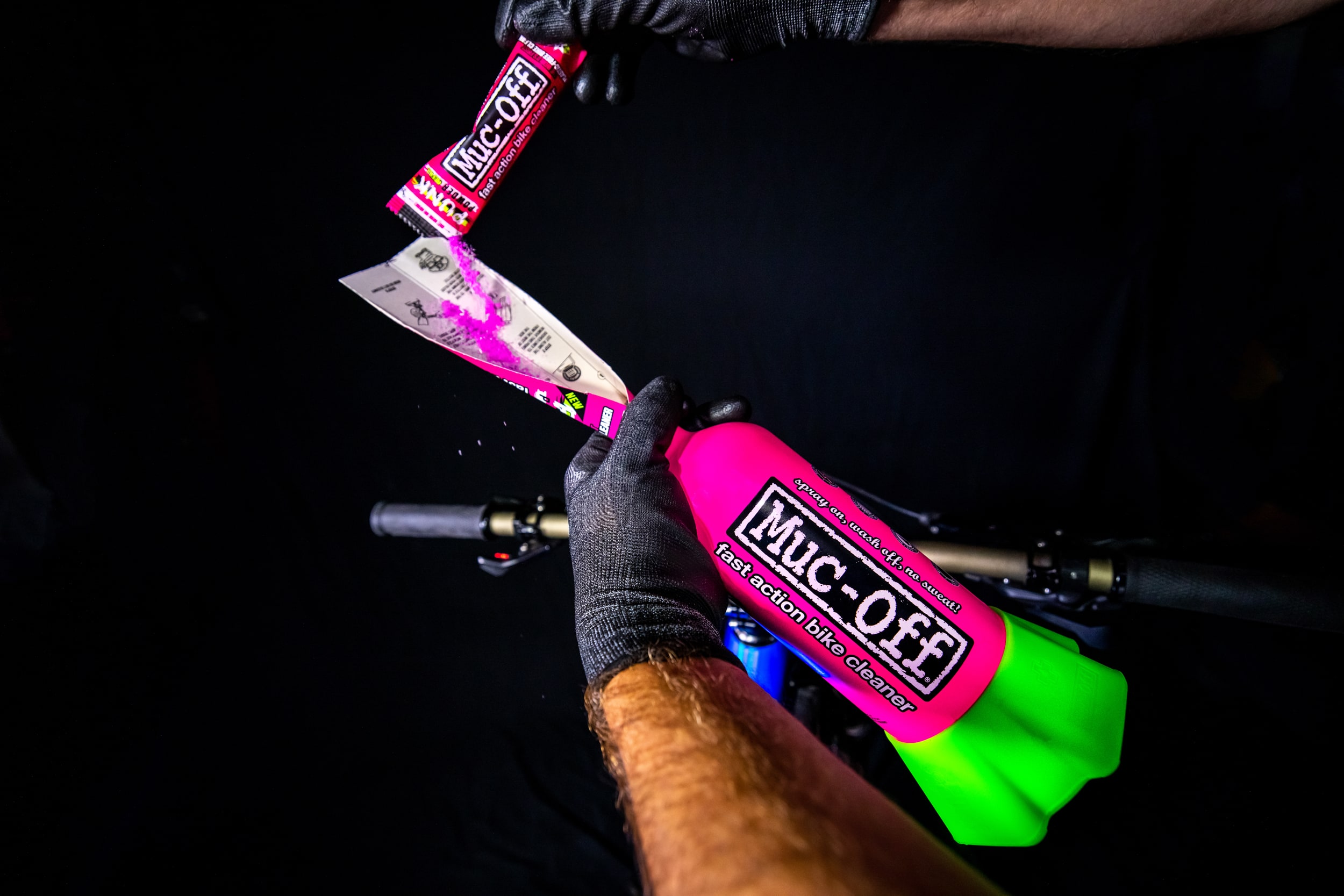 Muc-Off's Punk Powder: The greenest way to clean bikes!