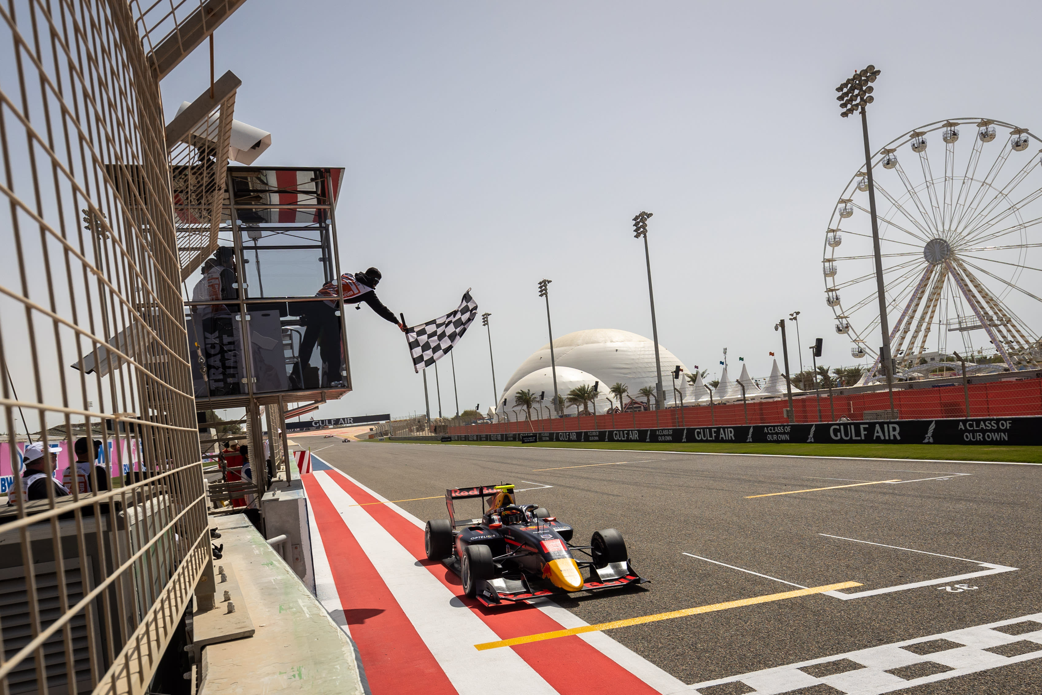 Que signifient les drapeaux en Formule 1 le guide