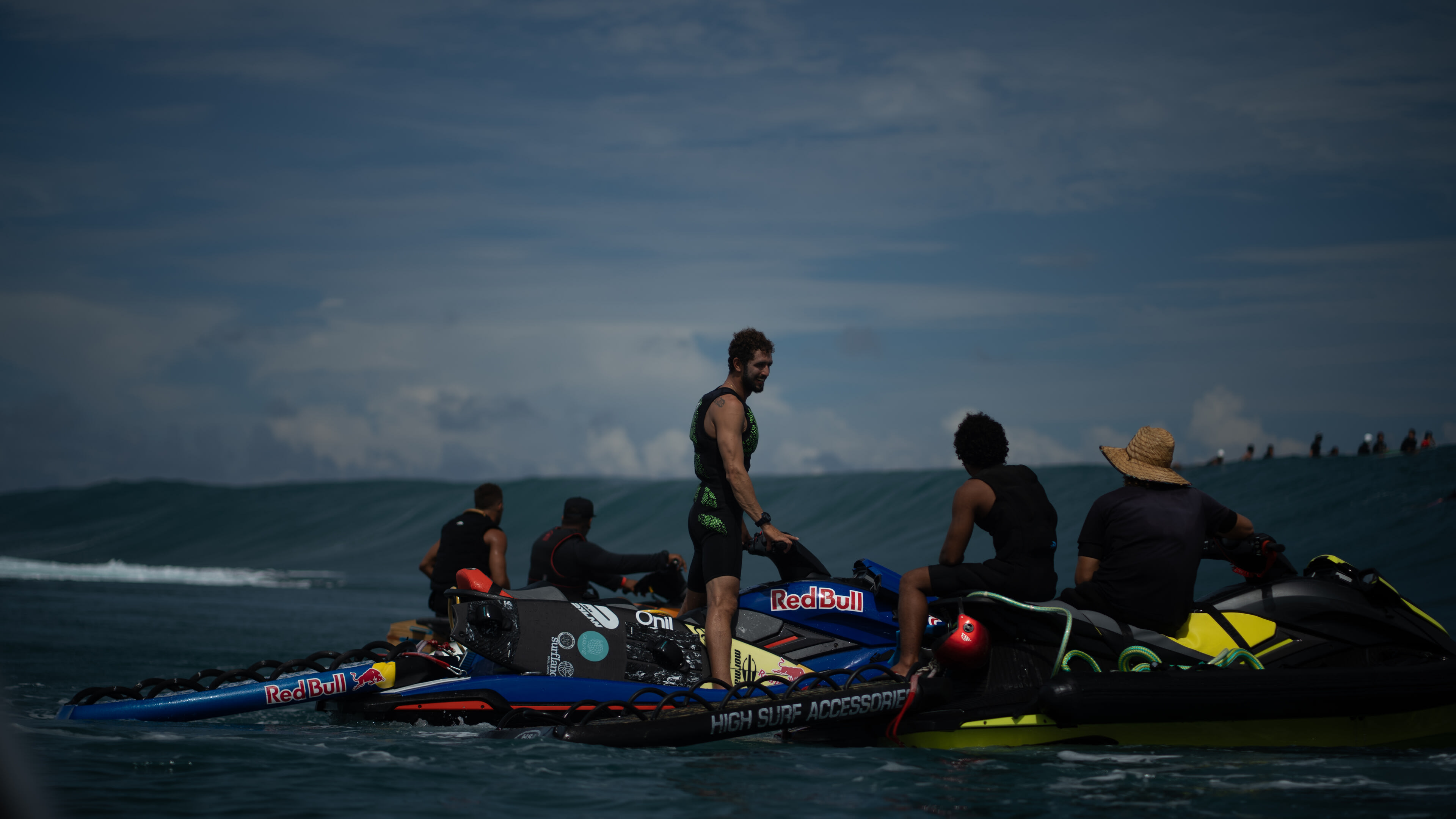 Teahupoo Tahiti big wave surfing – 20 Foot Plus video