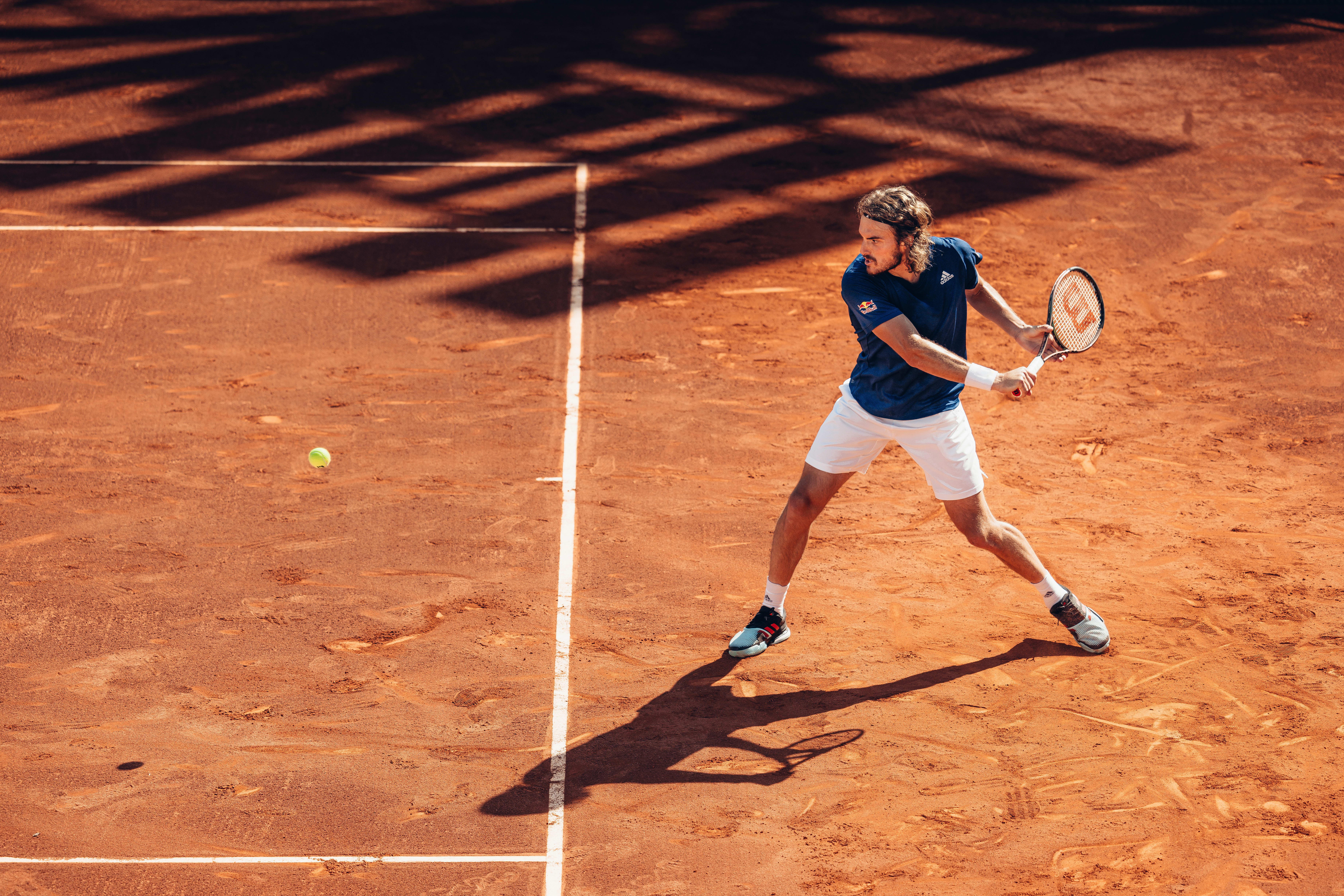 Tennis court surfaces compared Grass vs. clay