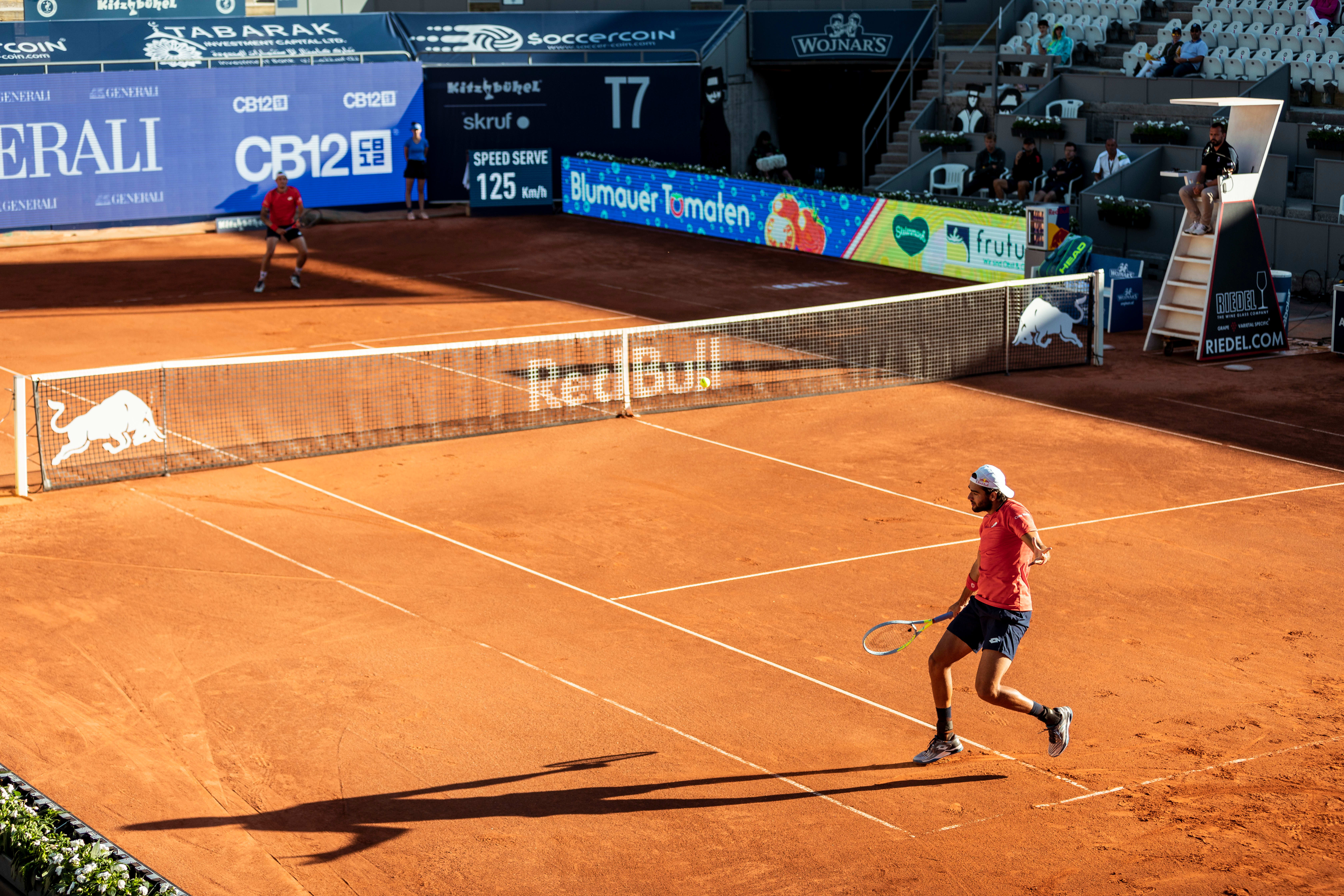 Clay Court Shows Vs Hard Court Shoes : What's The Difference ?