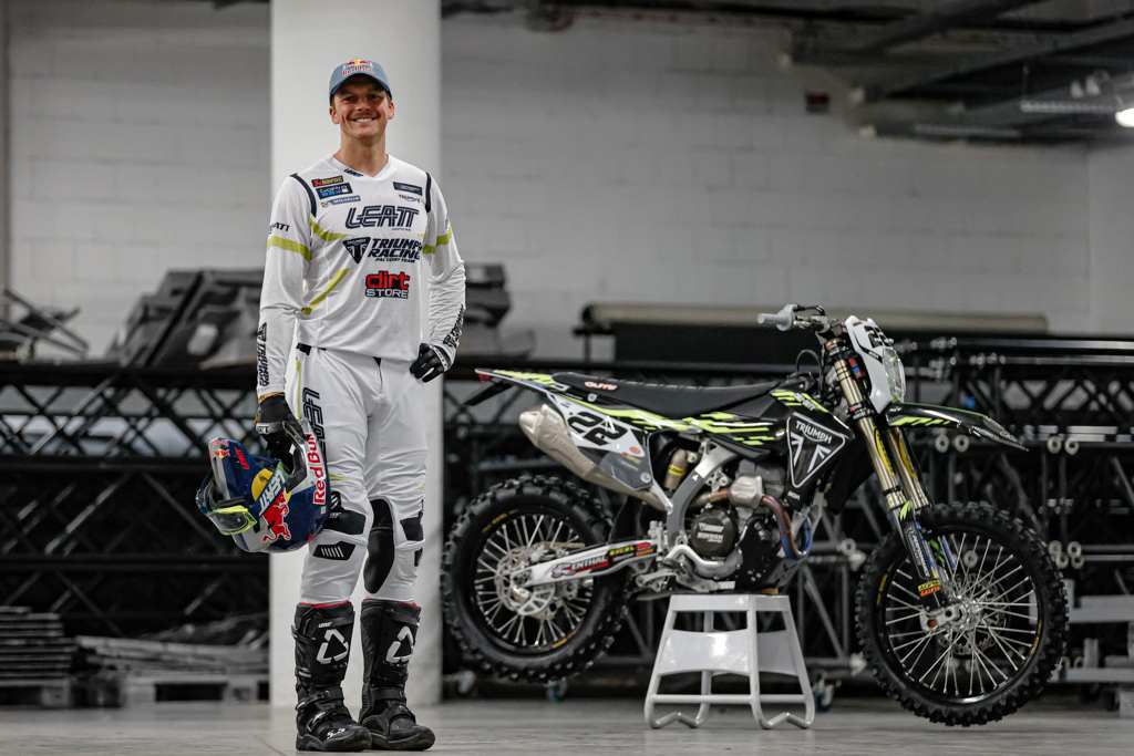 Triumph TF 250-X Enduro - Johnny Walker na SuperEnduro