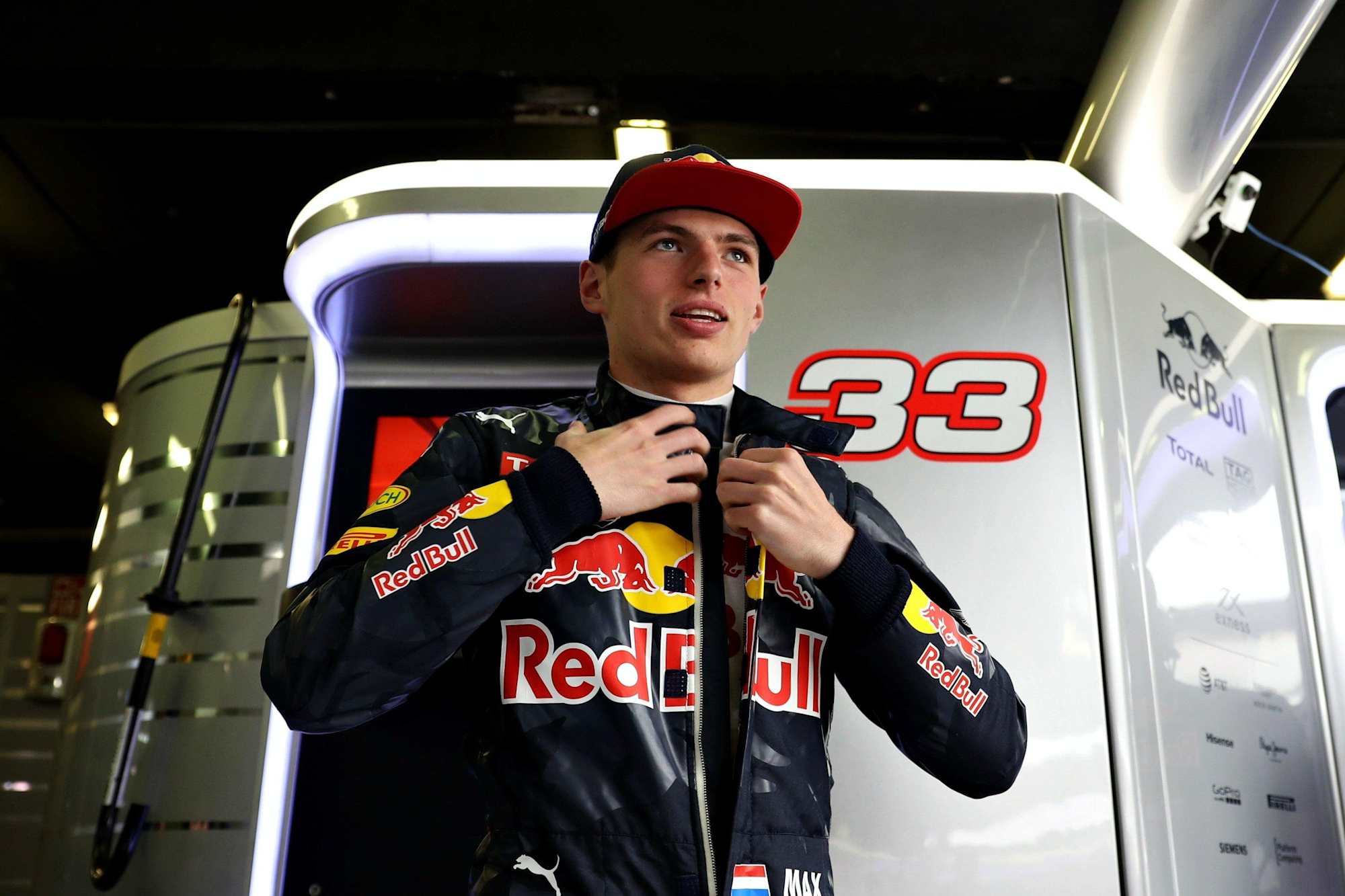 El piloto holandés Max Verstappen debutó con el Red Bull Racing en el Gran Premio de España de Fórmula Uno en el Circuit de Catalunya.