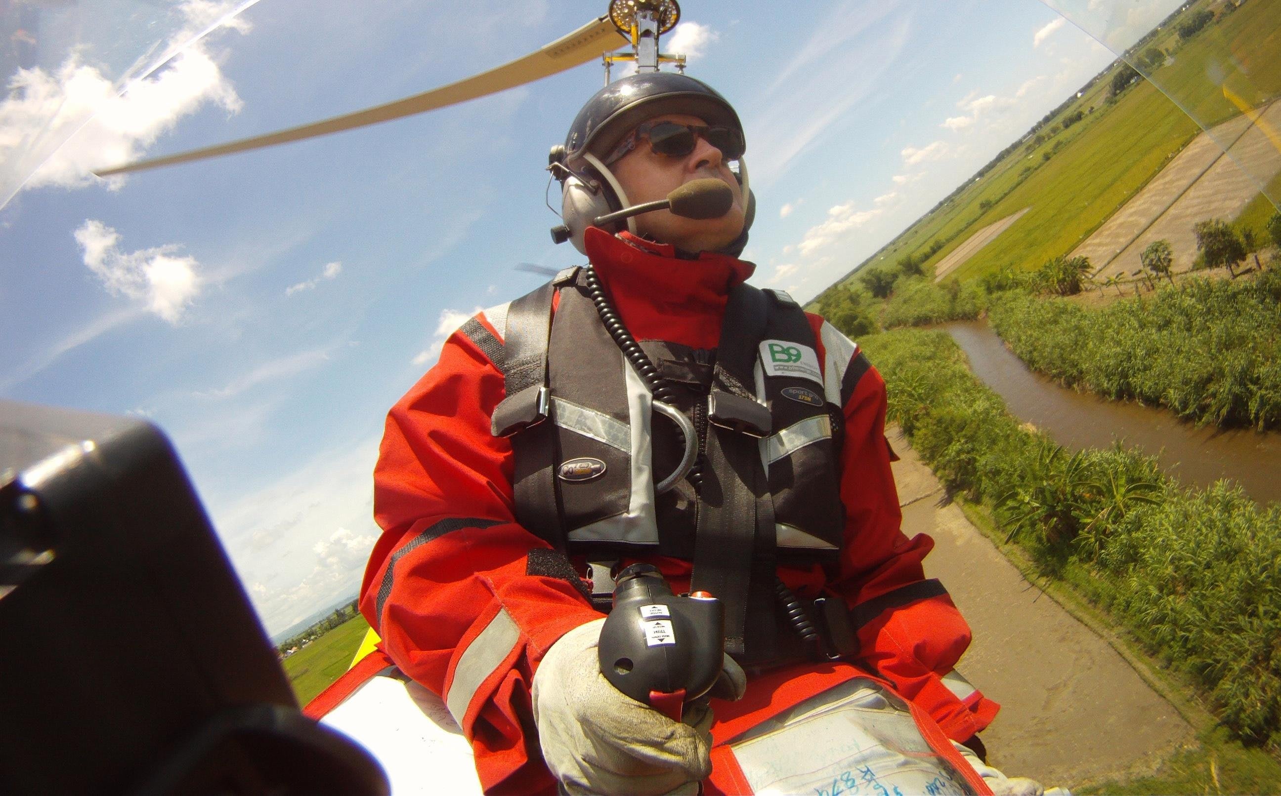 Norman Surplus vola nelle Filippine