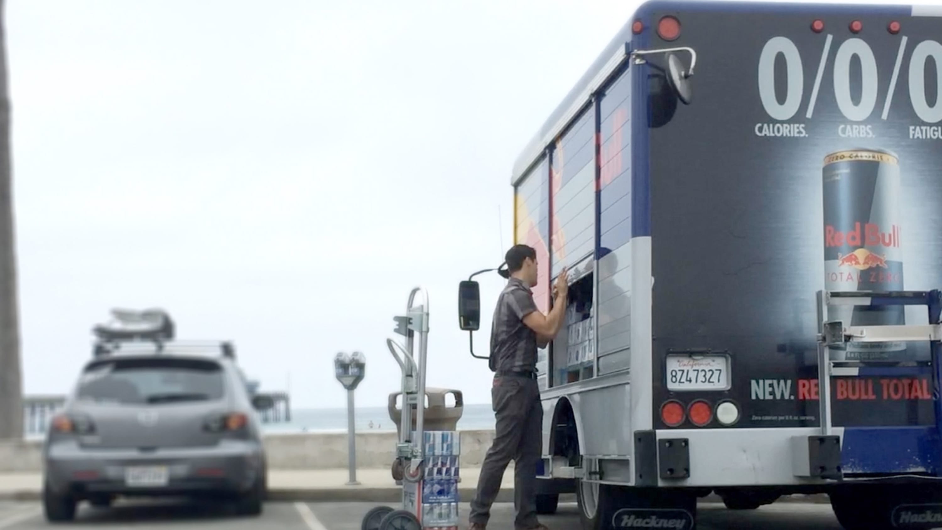 The activities of a Red Bull sales manager are presented. The employees get up at 04:00 a.m. They make sure that the delivery trucks have the right amount of products and take care of the transport. They work well together as a team and enjoy the good team atmosphere and hanging out with each other. The manager leads and motivates the team, makes connections and creates new sales opportunities.
