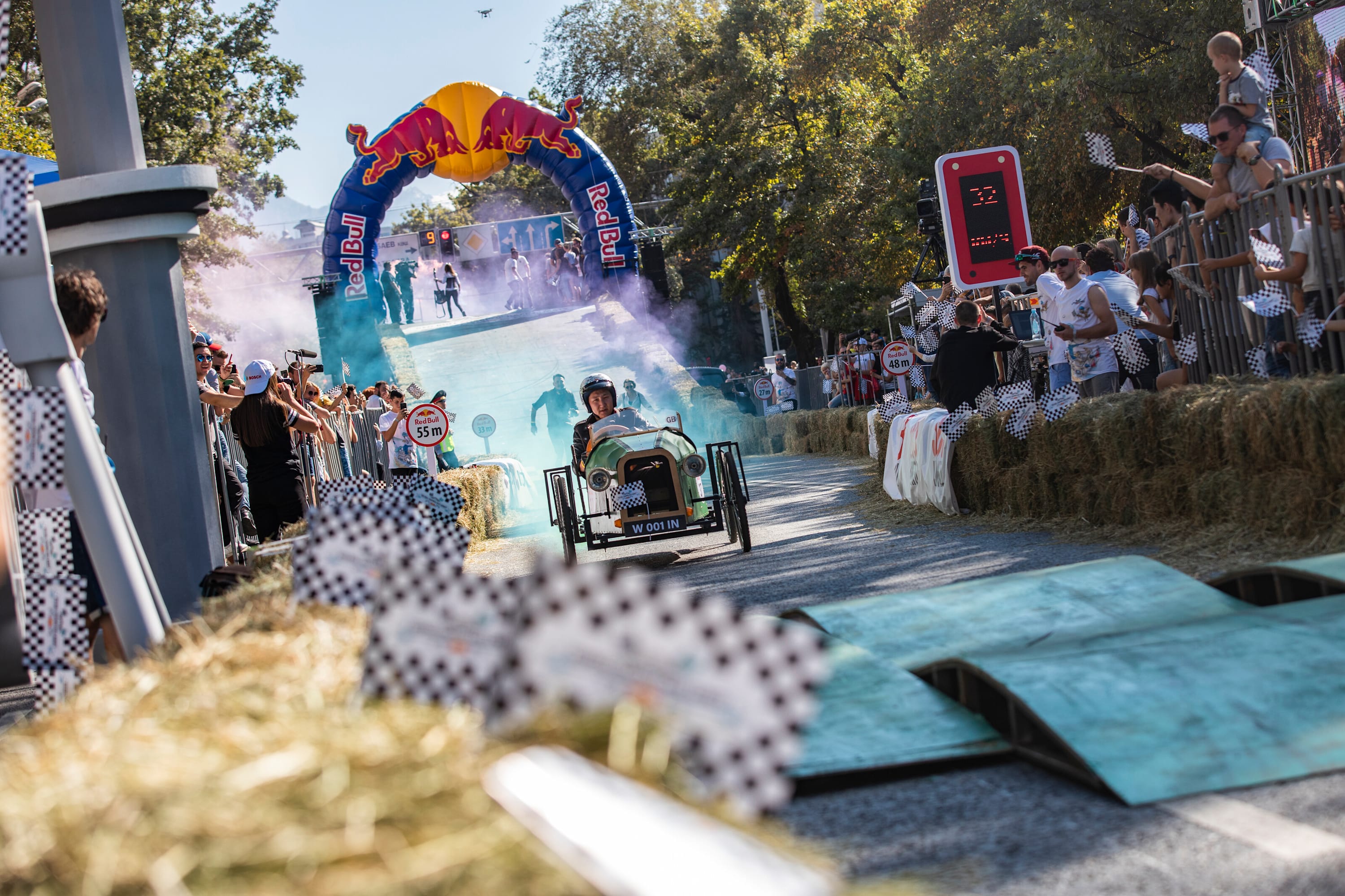 Participantes de la Carrera Red Bull Autos Locos en Almaty, 2019