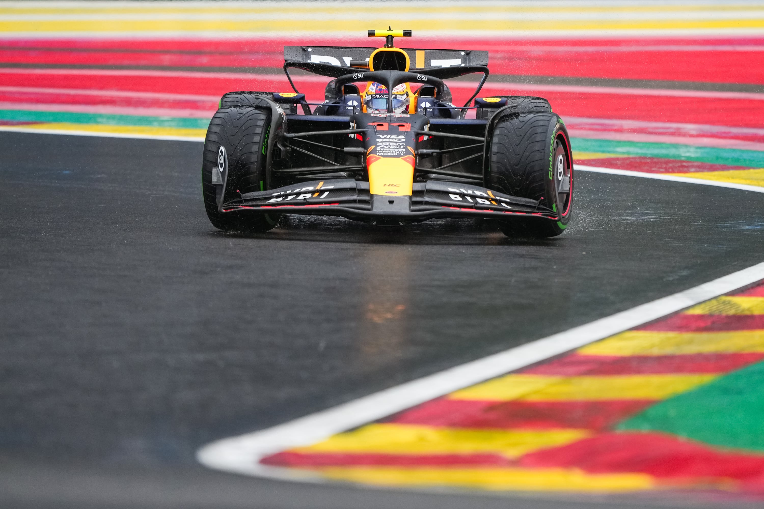 Sergio Pérez de Oracle Red Bull Racing en el Gran Premio de Bélgica el 27 de julio de 2024.