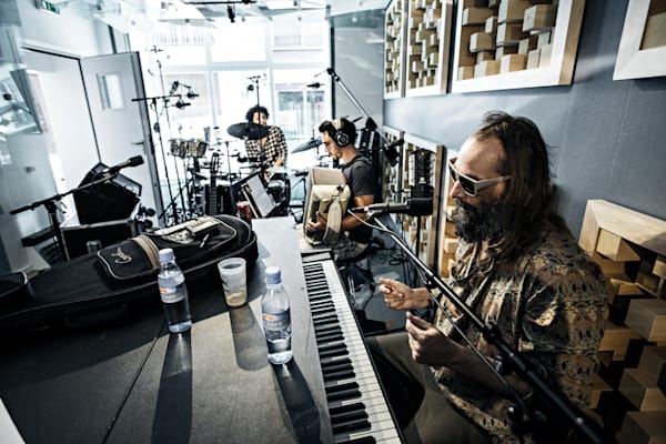 sébastien-tellier-hits-the-